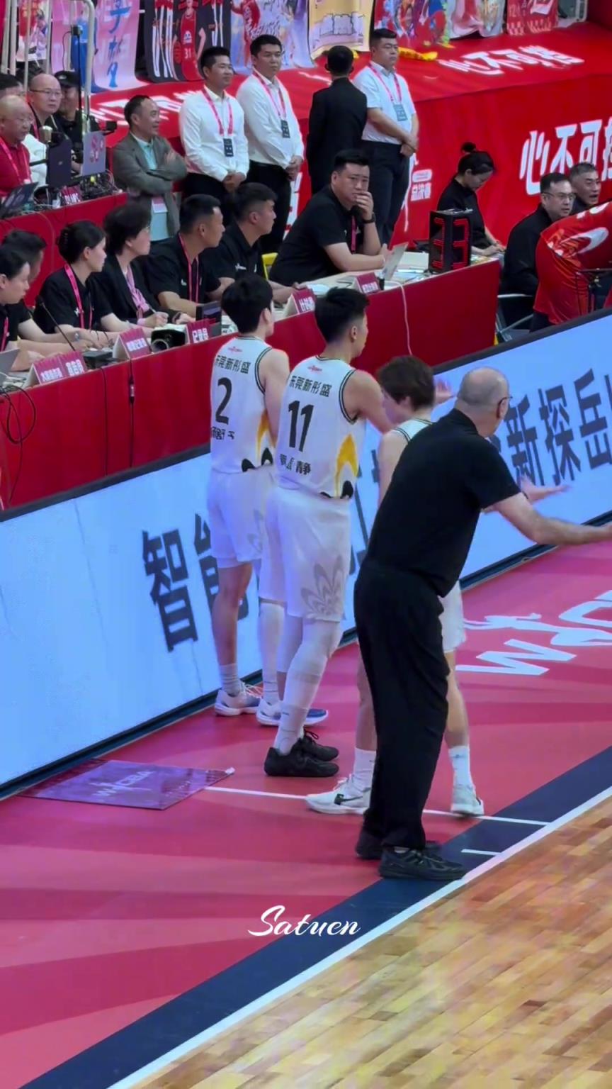 無(wú)奈的一家三口！絕望的教練，氣瘋了的皮總！