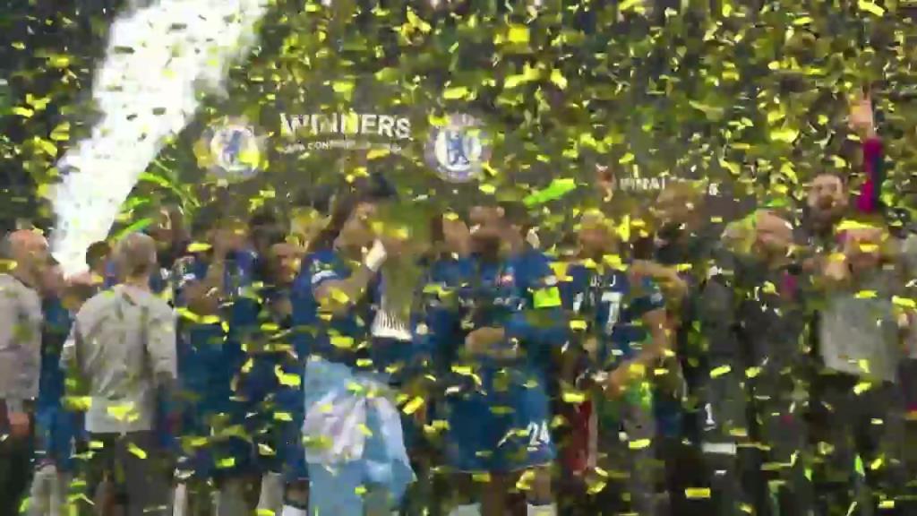 ?榮耀藍(lán)軍！歐協(xié)聯(lián)奪冠捧杯！里斯-詹姆斯高舉獎(jiǎng)杯全隊(duì)?wèi)c祝