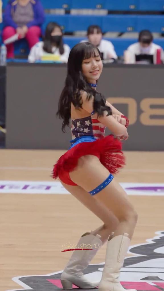 最好的啦啦隊(duì)小姐姐！自信，健康充滿活力！