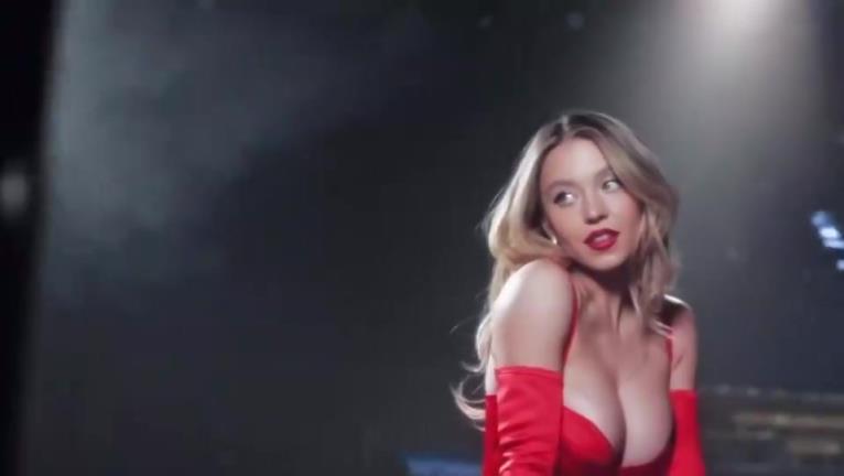 此前觀戰(zhàn)紐約德比！賣(mài)含洗澡水肥皂的悉尼妹太清楚自身優(yōu)勢(shì)了